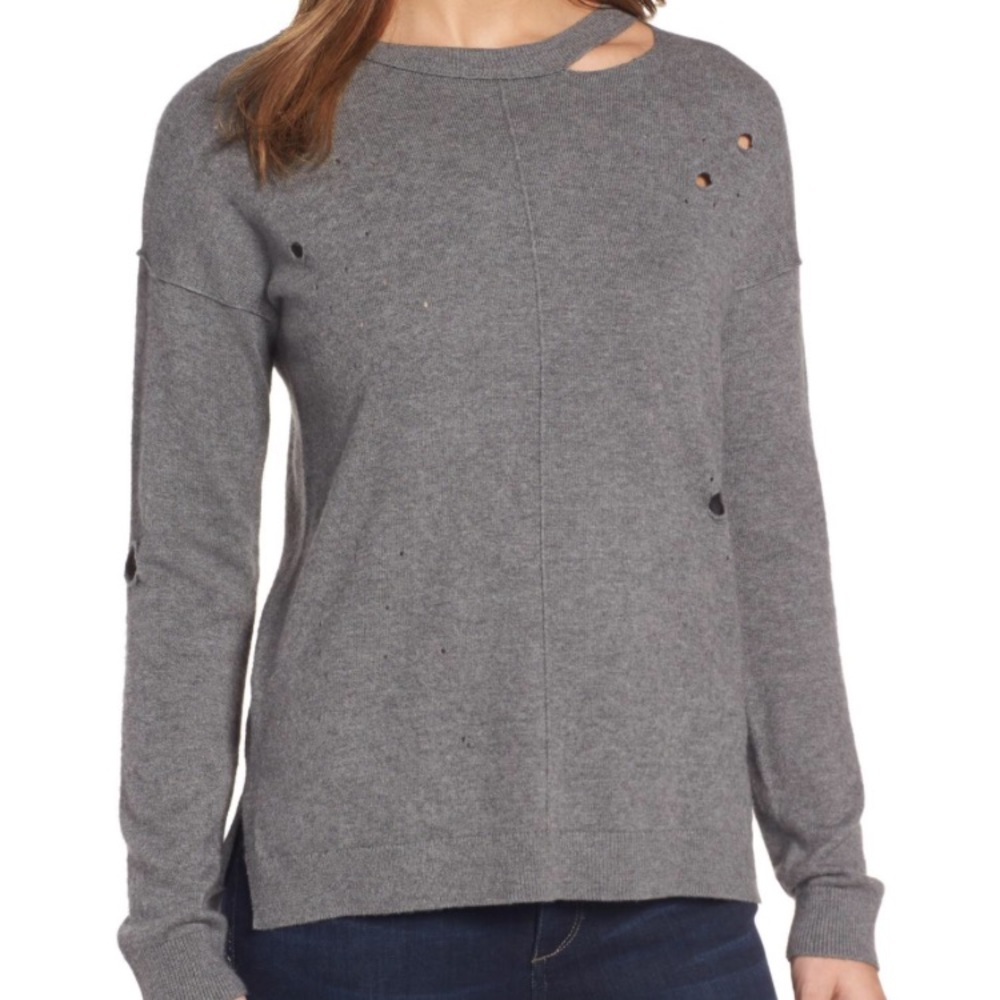 Trouve Distressed Sweater in Gray M